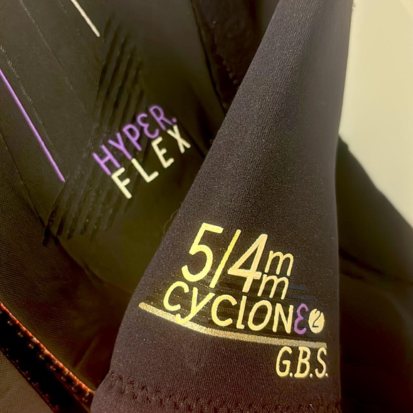 Women’s Size 8 Wetsuit - Picture 4 of 5